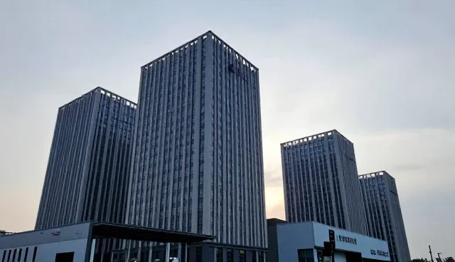 来料加工场景下商务套装选型的核心关注点